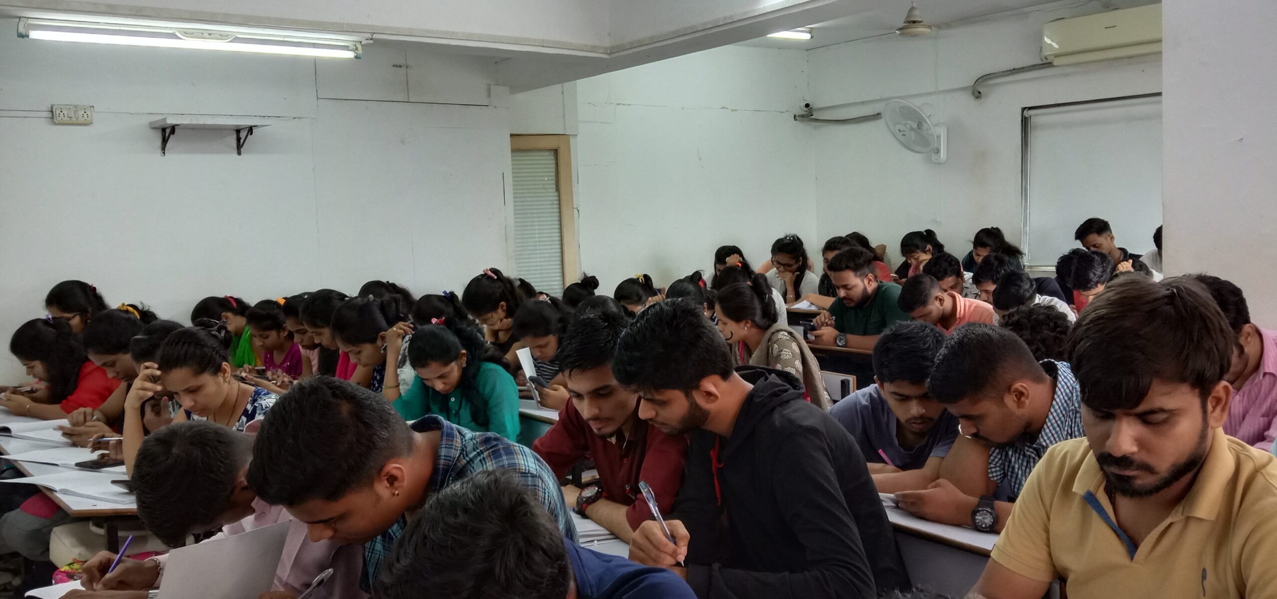 module: NormalModule; 
touch: (-1.0, -1.0); 
modeInfo: ; 
sceneMode: Hdr; 
cct_value: 0; 
AI_Scene: (-1, -1); 
aec_lux: 76.0;