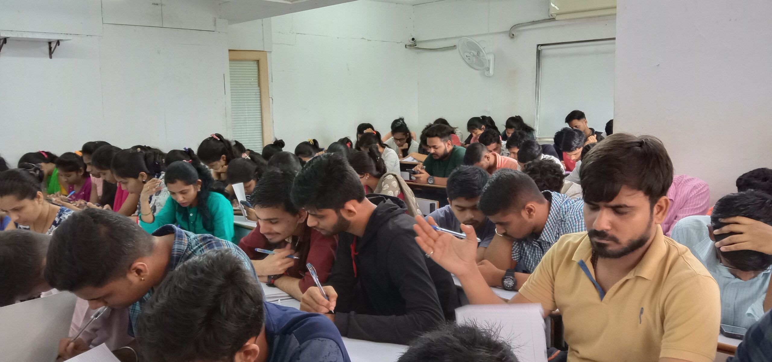 module: NormalModule; 
touch: (-1.0, -1.0); 
modeInfo: ; 
sceneMode: Night; 
cct_value: 0; 
AI_Scene: (-1, -1); 
aec_lux: 65.0;