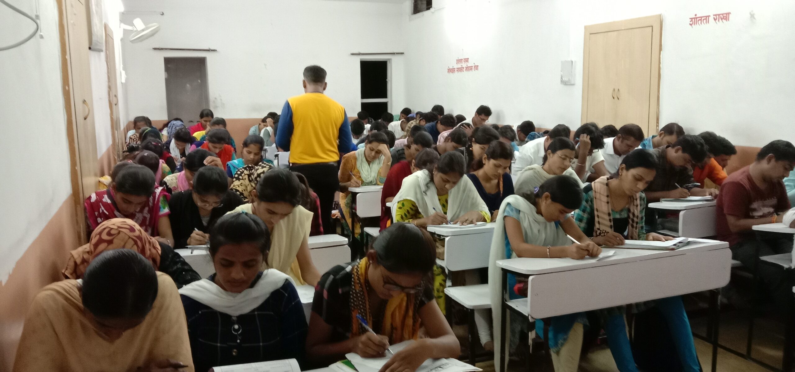 module: NormalModule; 
touch: (0.5638889, 0.5638889); 
modeInfo: ; 
sceneMode: Night; 
cct_value: 0; 
AI_Scene: (-1, -1); 
aec_lux: 25.0;