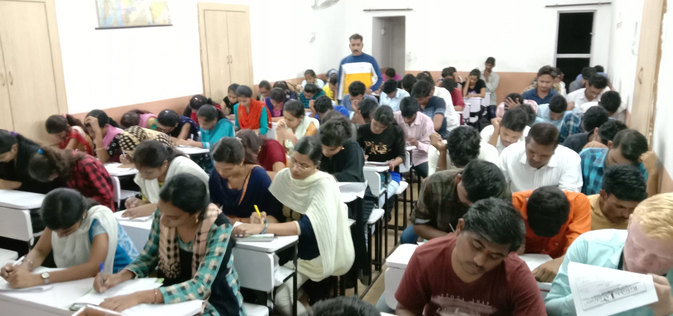 module: NormalModule; 
touch: (0.6125, 0.6125); 
modeInfo: ; 
sceneMode: Night; 
cct_value: 0; 
AI_Scene: (-1, -1); 
aec_lux: 44.0;