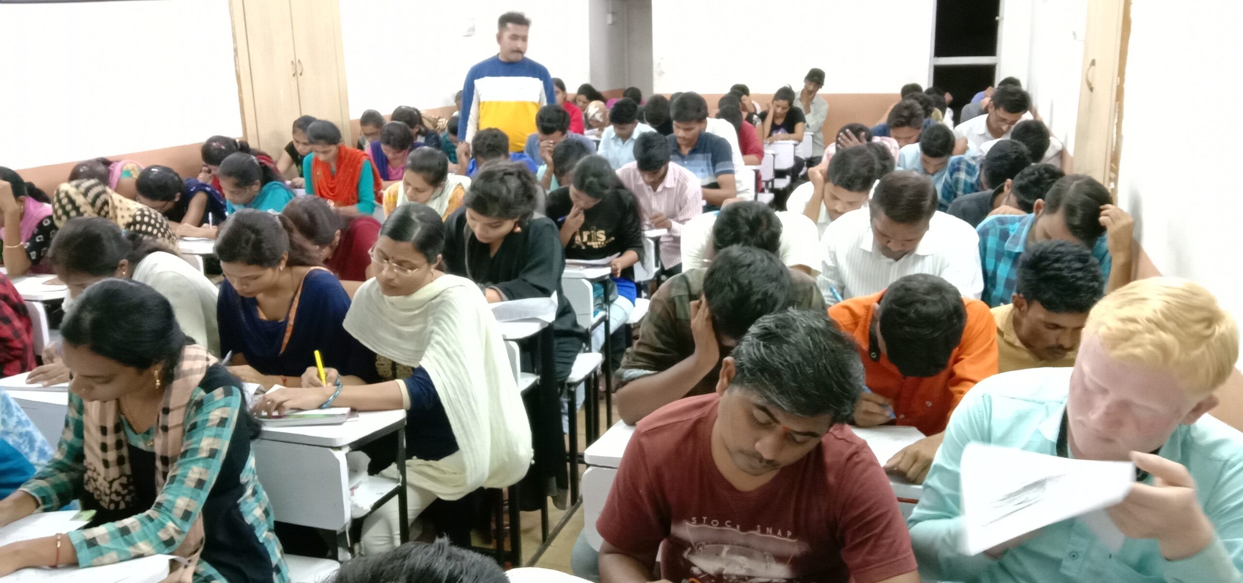 module: NormalModule; 
touch: (0.6625, 0.6625); 
modeInfo: ; 
sceneMode: Night; 
cct_value: 0; 
AI_Scene: (-1, -1); 
aec_lux: 43.0;